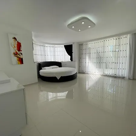 Villa Yalcin Poolfloor Kusadası