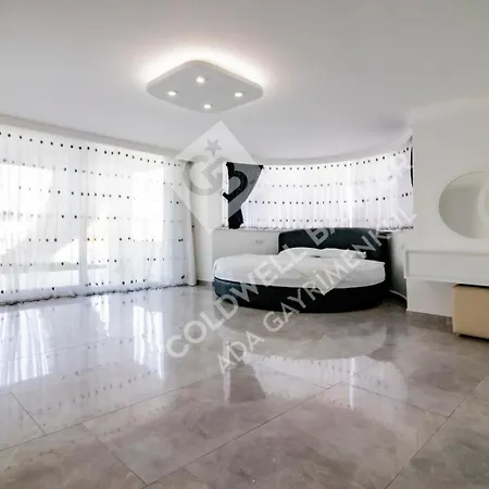 Yalcin Poolfloor *